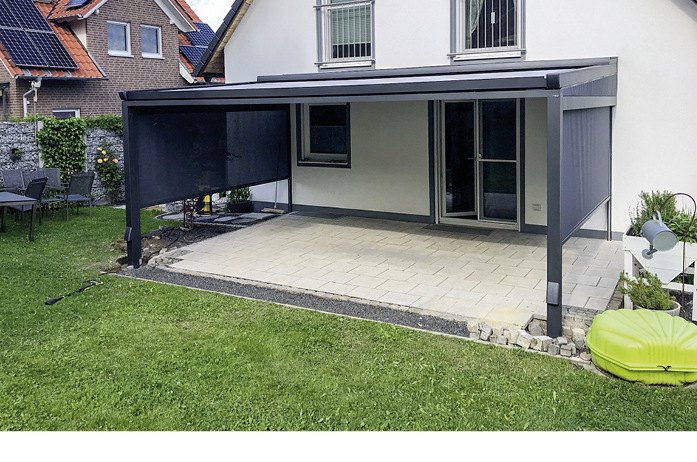 Mit der Sintesi und den seitlichen Terra-Modellen hat der Terrassenbewohner ein große Auswahl von Optionen wie er den Sonnenschutz öffnet oder schließt.