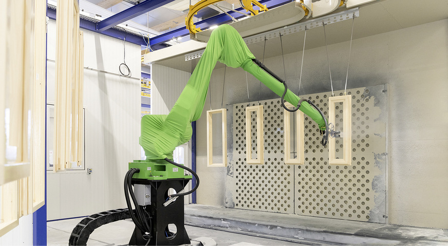 Herzstück der Anlage: Der CMA-Lackierroboter mit 2D plus-Erkennung.