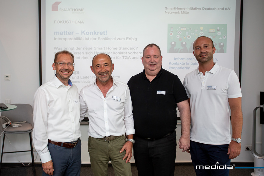 Mike Lange (Smart Home Initiative Deutschland), Dr. Konstantin Zoggolis, Bernd Grohmann, Christopher Zoggolis (v.l)