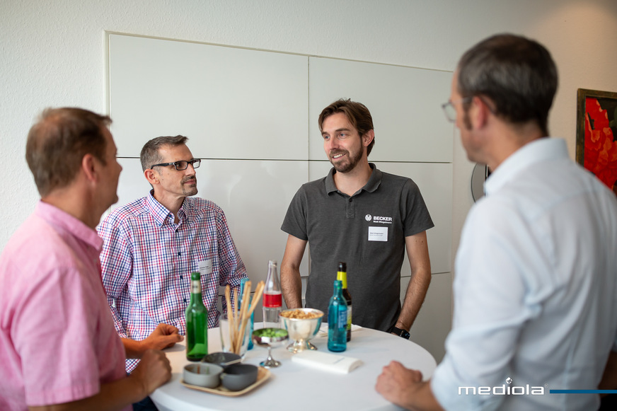 matter-Diskussionsrunde bei mediola u.a. mit Thomas Schürmann, Leiter Vertrieb bei elero (l.) und