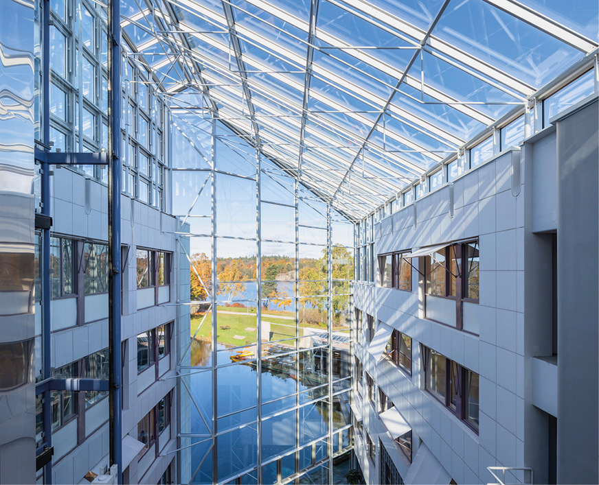 Dieses Gebäude in Schweden hat eine Fassade aus Recycle-Glas (siehe Seite 98).