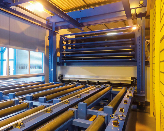 Die neue vollautomatische VSG-Linie LamiDoublePress im Einsatz