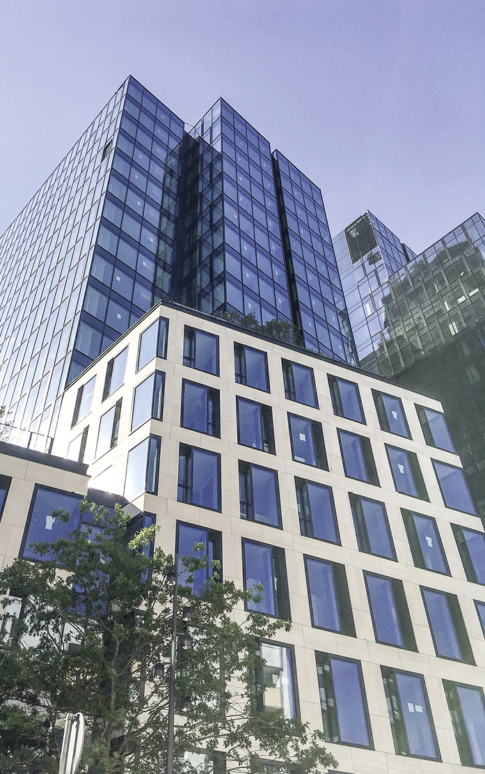 Schon bei der Planung der Glasfassaden von Varso I wurde auf einen optimalen Tageslichtgewinn und gleichzeitigen thermischen Komfort geachtet.