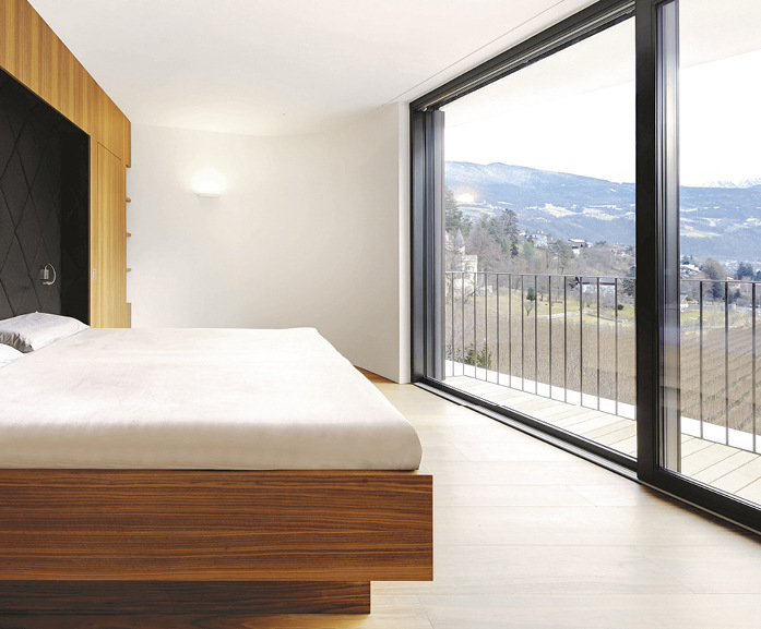 Der Südtiroler Fensterherstellers Finstral liefert für das Projekt neben den Fenstern auch die Schiebetüren.