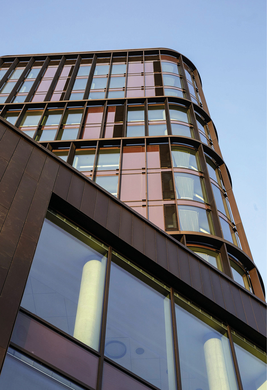 Die GeWe-therm Sonnenschutzgläser von Schollglas kombinieren eine hohe Lichttransmission mit hohen Sicherheits-Eigenschaften und Wärmeschutz.