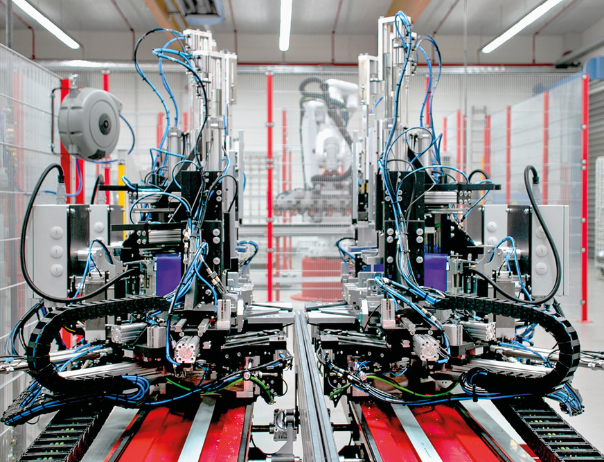 A﻿uf dem neuesten Stand der ­Technik: Die neue Turbo-Schweißmaschine besticht durch ihre hohe Flexibilität.