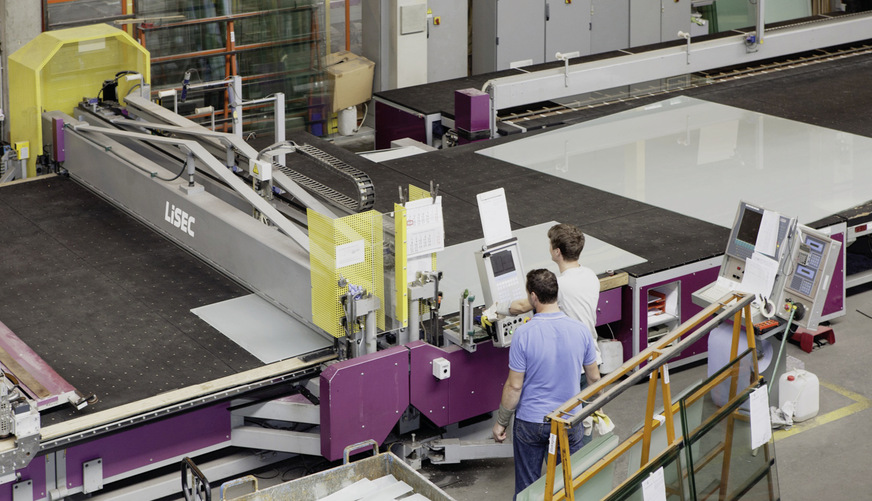 Ein hoher Automations­grad zeichnet die ­Produktion von Glas ­Natter aus. Der Isolierglas-Hersteller fertigt ­ausschließlich mit Lisec-Anlagen und -Software.