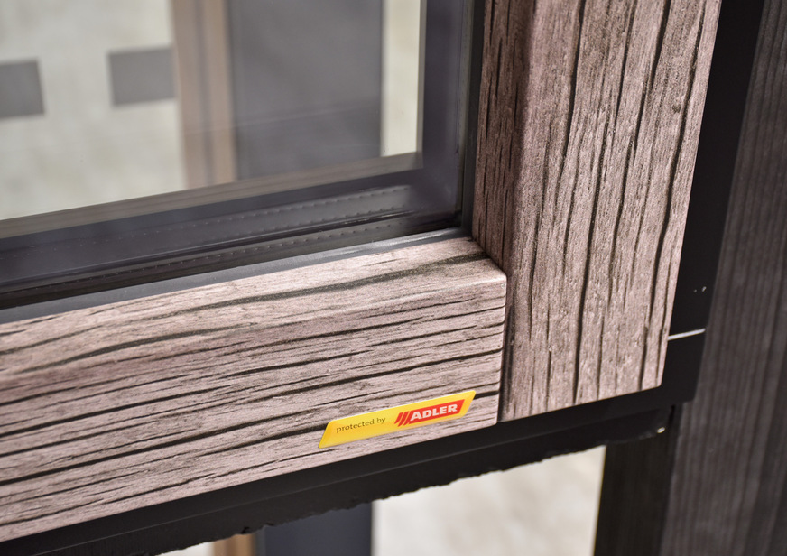 Was an Oberflächenbehandlung – von Lack, Lasur und Ölen bis Design per Druck auf PVC und Holz – an Fenster und Türen möglich ist, erfuhren die Teilnehmer bei Adler Lacke.