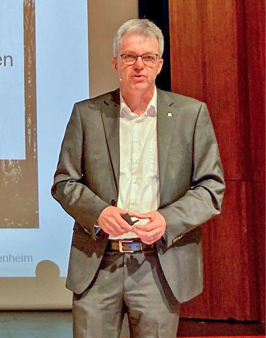 ift Institutsleiter Prof. Jörn P. Lass ­berichtete über Fenster, Türen und ­Fassaden als Bausteine der Energie- und Ressourcenwende.