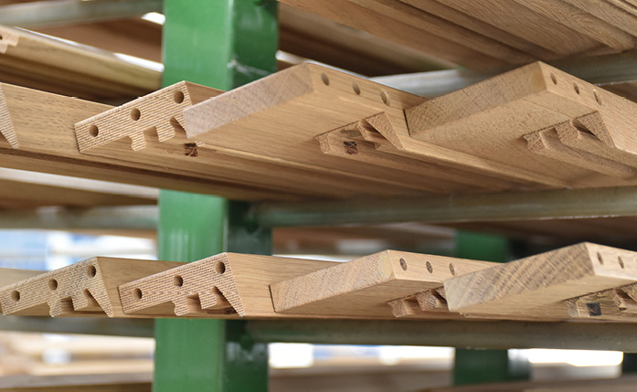 Holzlamellen-Produktion für die Deckschalen der&nbsp;­Finstral-Fenster ﻿