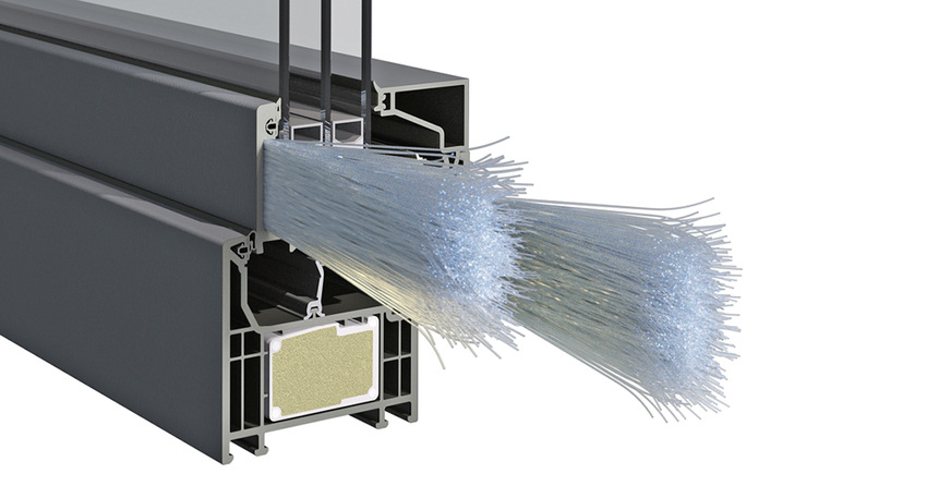 Die Glasfasertechnologie ThermoFibra ermöglicht Fenster ohne Stahl in Maximalgrößen bei deutlich geringerem Gewicht und einem Uf-Wert von bis zu 0,88 W/m2K (hier mit EcoPowerCore im Profilkern). Ausgewählte Profile des System Elegant werden jetzt unter dem Namen „Phoenix“ zu 100 % aus wiederverwertetem Kunststoff hergestellt.