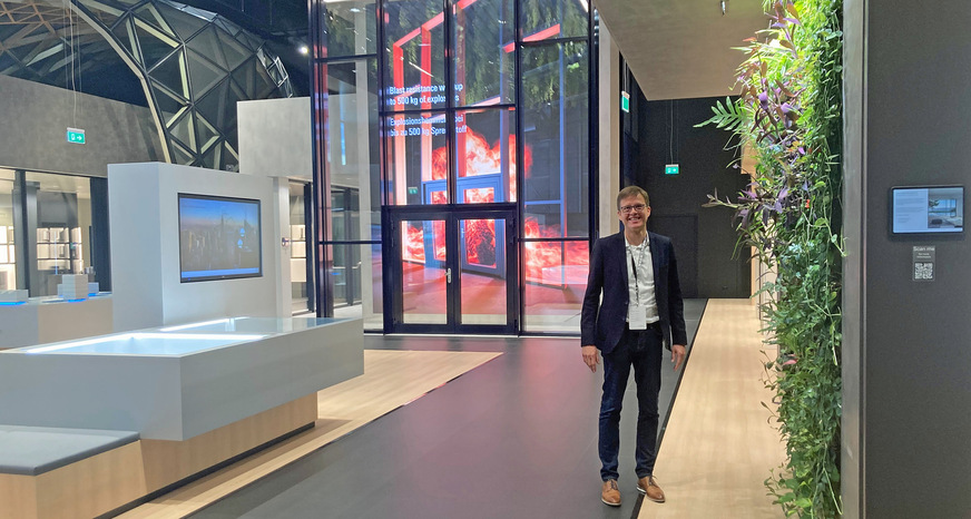 Im Oktober 2022 hatte ich die Gelegenheit, mich im Schüco Welcome Forum genauer umzusehen. Hier erhalten Besucher auf 4650 m² umfassende Einblicke auf das aktuelle Produktsortiment.