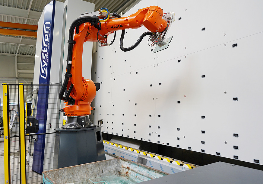 Ein Roboter für Wasserstrahlausschnitte verbessert die ­Arbeitssicherheit für den Bediener und erhöht den Grad der ­möglichen Automatisierung.
