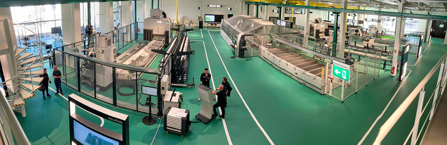 Verschiedenste Maschinen von klein bis ganz groß können im Showroom Fabrication in Bielefeld in Aktion erlebt werden. Denn hier heißt es anschauen, anfassen, ausprobieren.