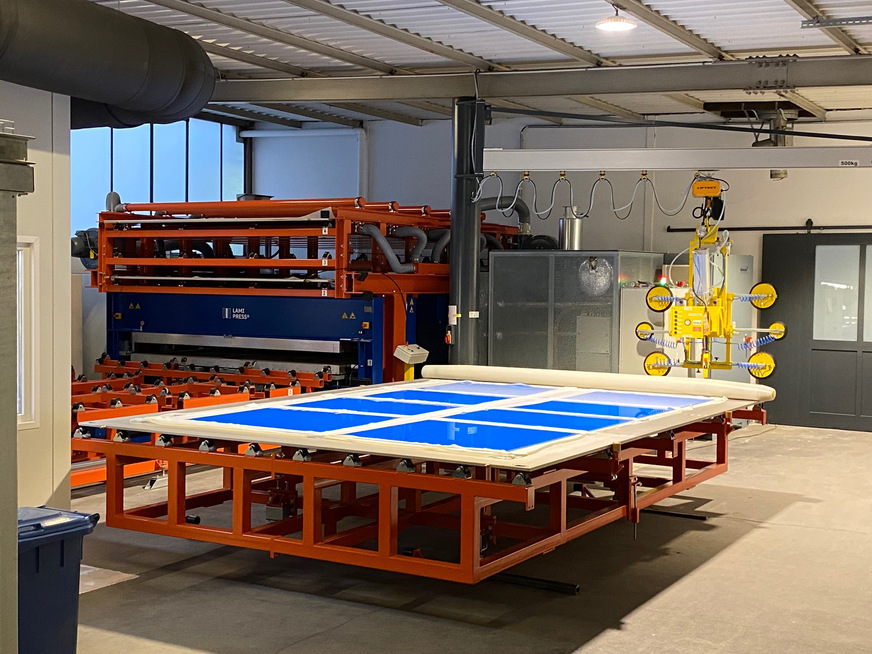 Die neue Lamipress VSG-Anlage in der Produktion des Glasspezialisten.