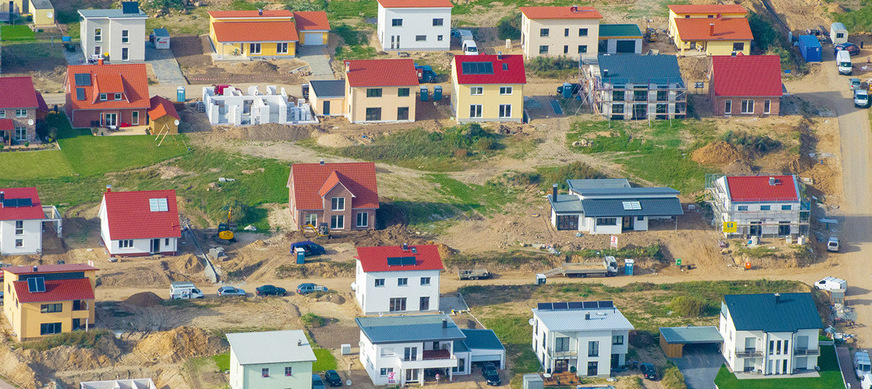 In den meisten Bundesländern hängt die Frage, ob eine Pergola eine Baugenehmigung benötigt oder nicht, mit der Fläche der geplanten Überdachung zusammen.