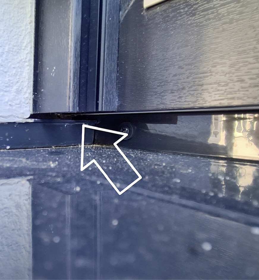 Rollladenführung nur bis Unterkante Fensterprofil. Rollladenführungen sollten idealerweise 7 mm über der Alufensterbank enden.