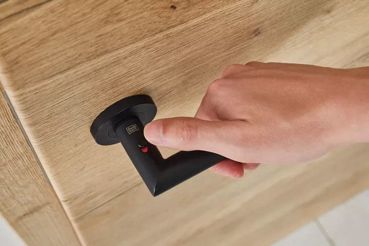 Mit Produkten wie „smart2lock“ hat Griffwerk nach Auskunft der Entwickler die Nutzungsqualität einer Tür verändert. Denn Türen lassen sich so mit einer Hand schließen und abschließen.