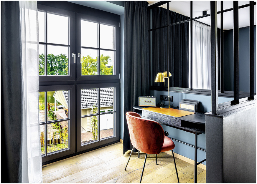 Suite im River Loft Hotel & Spa, ausgestattet mit ­Veka Softline 82 sowie zusätzlicher Oberflächenver­edelung ­Veka Spectral in Graphitschwarz Ultramatt ﻿