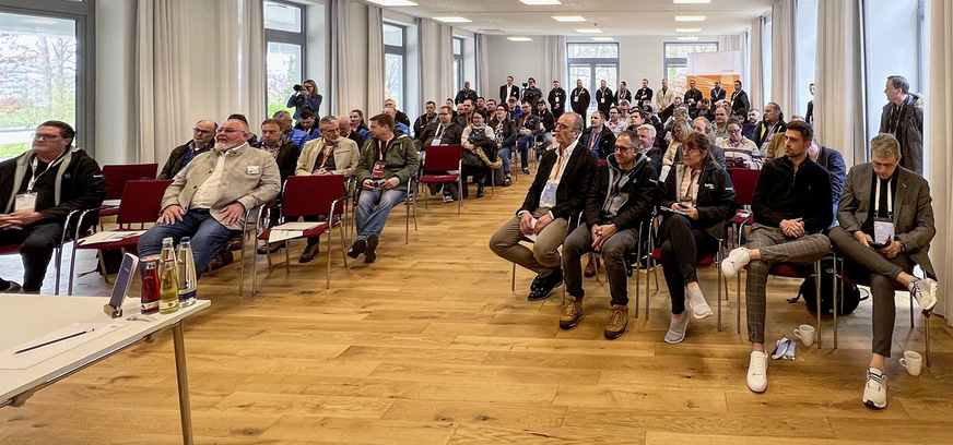 Beim Partnerevent der Soltis-Tour gemeinsam mit Folgner und Shadesign erhielten die Besucher mit der Präsentation von Geweben bis zu fertigen Produkten Einblick in die gesamte Lieferkette eines textilen Sonnenschutzes.