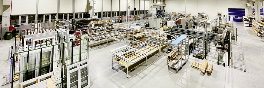 Blick in die neue Fertigungshalle in Siroki Brijeg, die&nbsp;von Kneer-Südfenster und der Soldo Group für&nbsp;das&nbsp;Gemeinschaftsunternehmen KS Türen 2021 in&nbsp;Betrieb gen﻿ommen wurde.