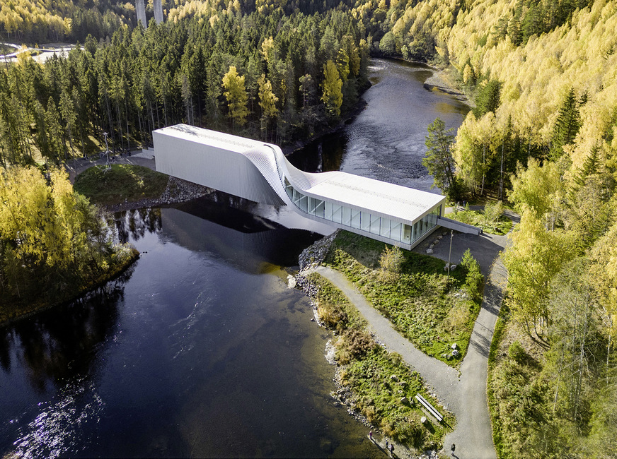 Die spektakuläre 90-Grad-Drehung des Gebäudes ­verwandelt den Galeriebau selbst in eine Skulptur.