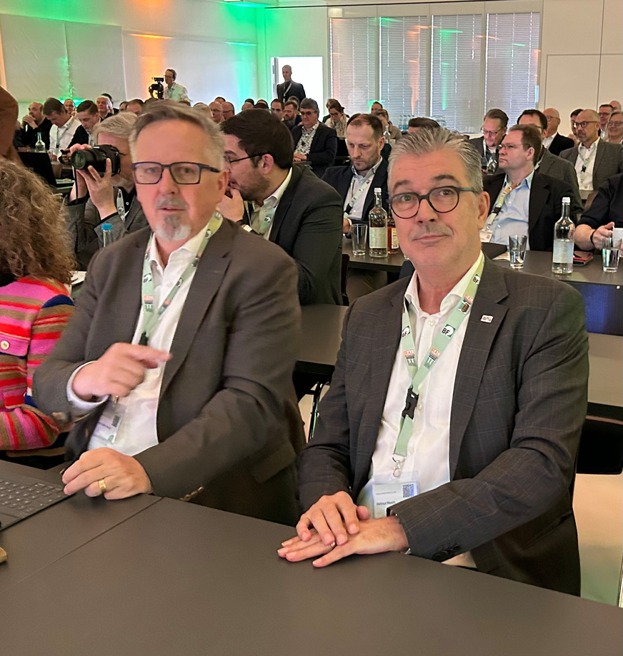 Auch  VFF Präsident Helmuth Meeth (r.) war beim GlasKongress 2023