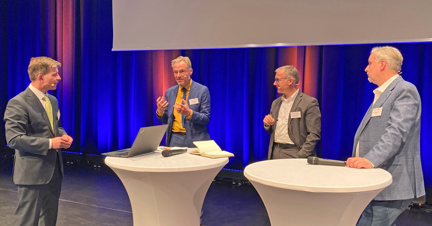 Moderator Dr. Gerhard Grüll und die drei Referenten (v.l.n.r.) Arch. Andreas Kleboth, Christoph Rellstab und Mag. Andreas Kreutzer diskutierten zum Thema