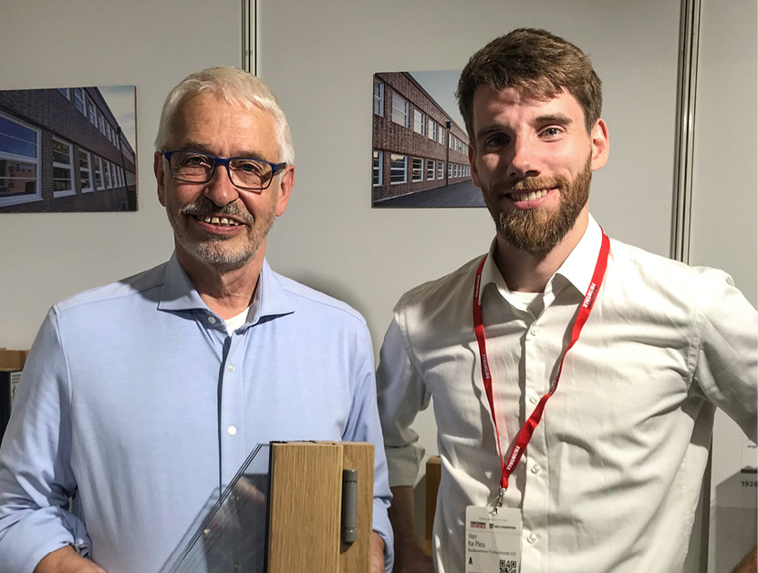 Kai Pless (r.) und der Vorsitzende Eduard Appelhans und das ­gesamte Messe-Team freuen sich auf die ﻿Begegnungen auf der ­LIGNA (hier ein Bild von der FENSTERBAU 2022).