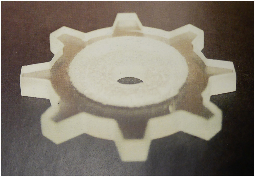 Mit der Wasserstrahl-Technik lassen sich auch ­komplexe Formen aus Glas schneiden.