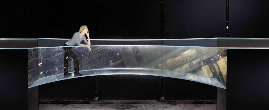 Glaskonstruktion am Limit: Diese hochfiligrane Glasbrücke war ein Highlight auf der glasstec Innovationschau glass technology live.
