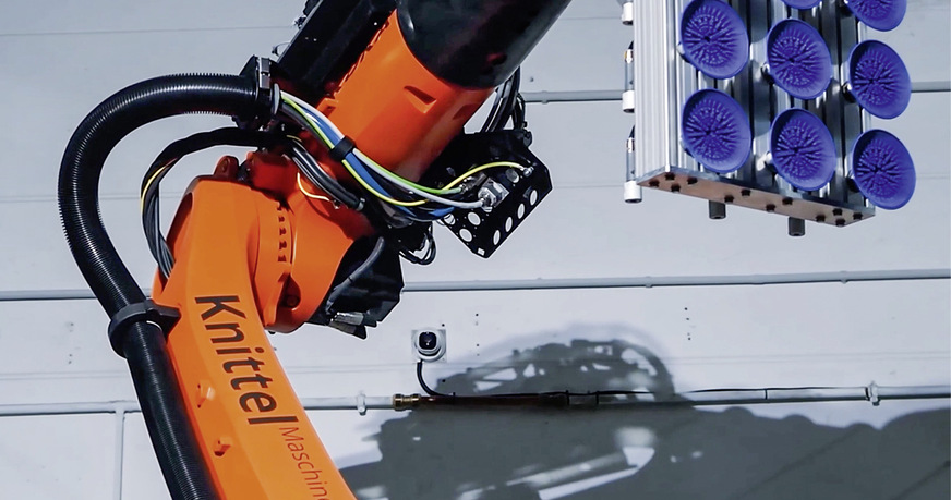 Knittel bietet heute für die Glasverarbeitung abgestimmte Roboter-Lösungen an. Diese werden mit den Kunden genau an die jeweiligen Anforderungen und Wünsche des Betriebs angepasst.