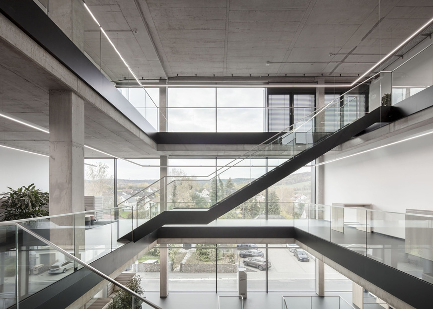 Die großen, hellen Fassadengläser ermöglichen eine hohe Aufenthaltsqualität im neuen WIKA-Innovationszentrums