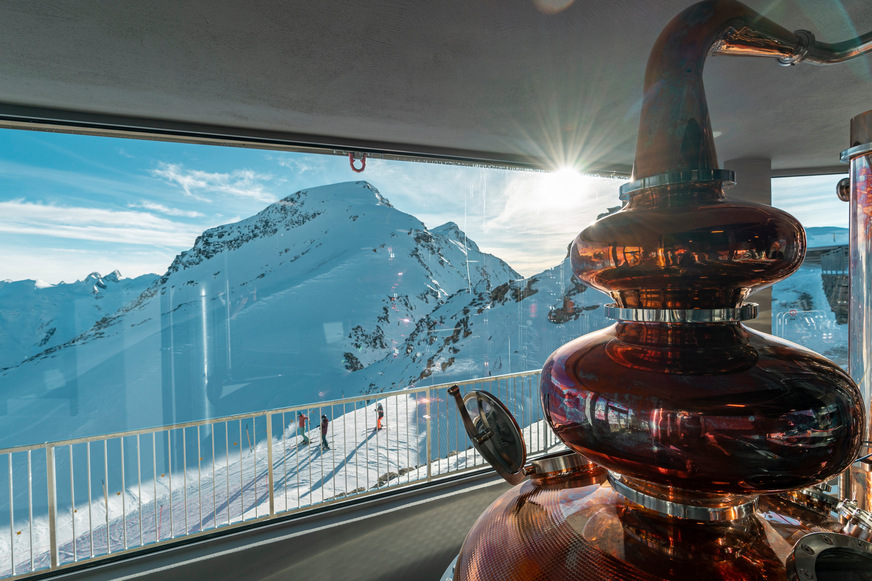 Die weltweit höchst gelegene Whisky-Destillerie auf der Bergstation Corvatsch auf 3303 m Höhe.
