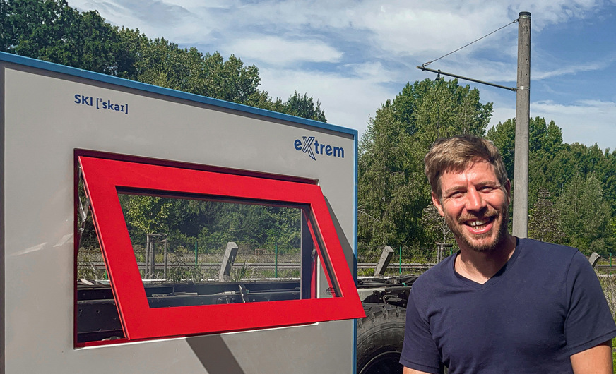 Geschäftsführer Constantin Hanov-Blum, Spezialist für Reisemobile hat seine Fenster selbst entwickelt.