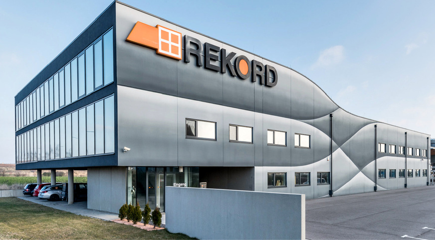 Insgesamt gibt es 10 Produktionsstandorte und 20 große Schauräume in Österreich.