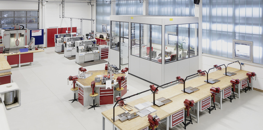 Auch die Ausbildung gehört zum Nachhaltigkeitskonzept: das neue Warema Ausbildungszentrum zeigt sich auf 800 m2 Fläche und auf dem neuesten Stand der Technik.