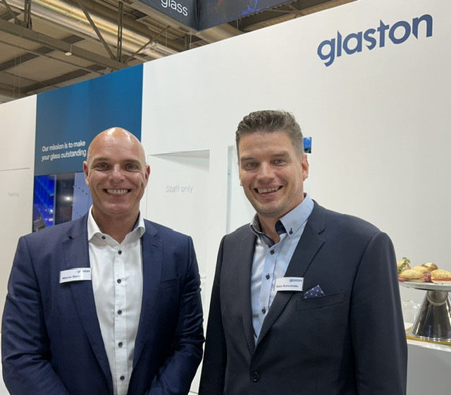Am Stand von Glaston: Vertriebsmann Marco Stehr (l.) mit Sasu Koivumäki,&nbsp;Deputy CEO ans Chief Sales Officer von Glaston