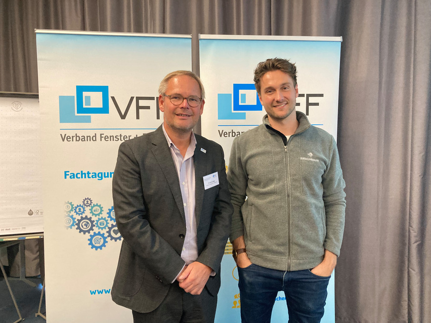 Lennart Kirschbaum, COO Kirschbaum Fenster und Rollladen GmbH, mit Frank Lange (l.) vom VFF