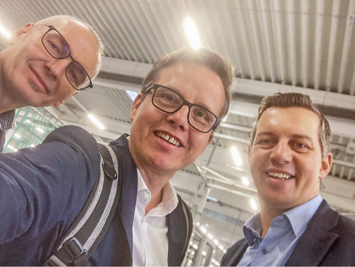 Spannender Trip nach Malacky: Pavol Vavrica (l., Leiter Einkauf und Logistik) und Martin Miller (r.) zeigen mir die neuen Produktionshallen.