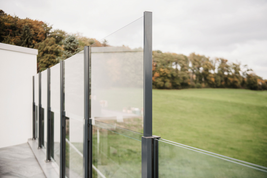 SlideGlass Windschutzgeländer aus der Schweiz