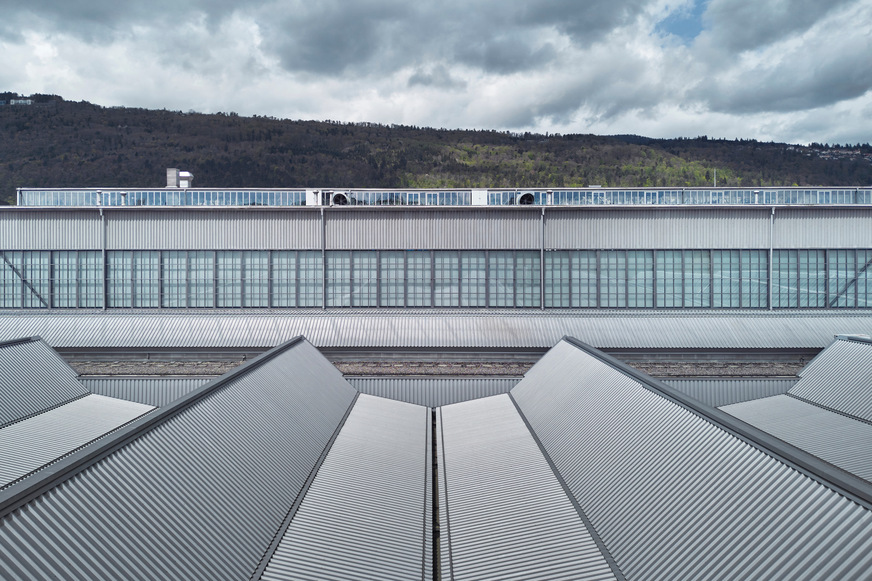 Für das historische Salzhaus am Bieler Bahnhof in der Schweiz wurden Festverglasungen mit filigranen Profilen und exzellenter Wärmedämmung benötigt. Daher fiel die Wahl auf forster unico xs.