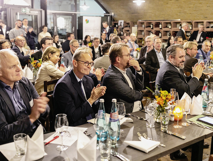 Mit insgesamt über 80 Personen gab es eine hohe Beteiligung aus interessierten Kreisen.
