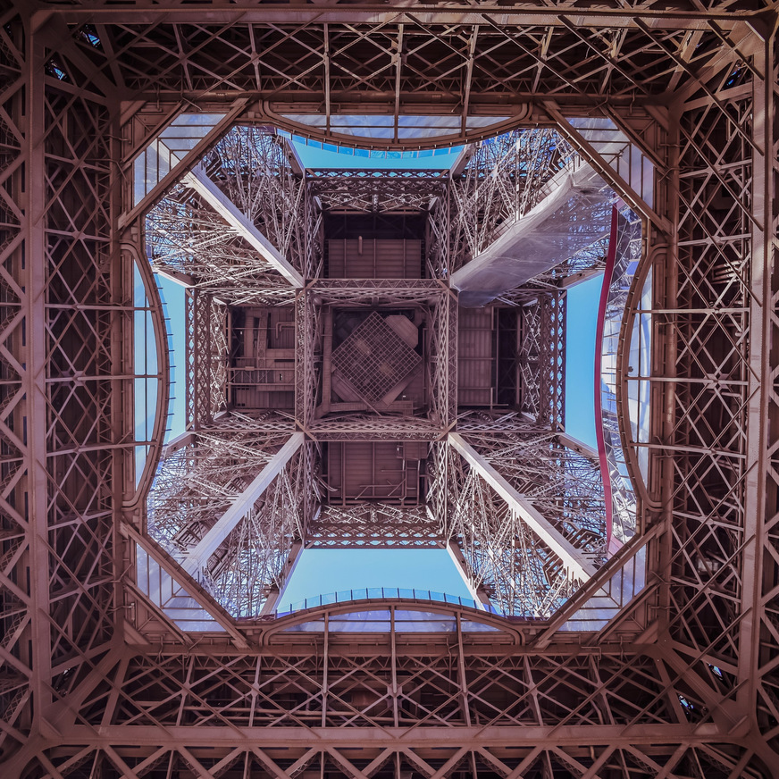 Sicherheitsgläser mit Rutschhemmung am weltbekannten Eiffelturm in Paris, wurden bei vandaglas Eckelt in Steyr produziert.