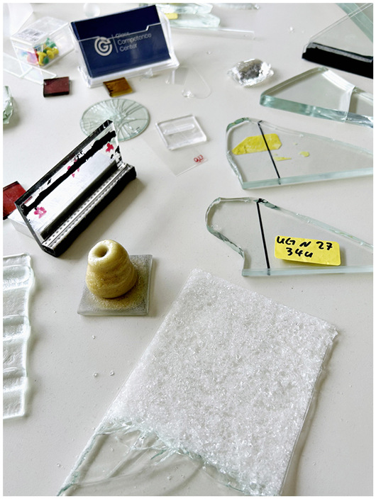 Ein Blick auf Testgläser und Samples aus den verschiedenen Forschungsprojekten, die an der Uni Darmstadt und im GCC durchgeführt werden.