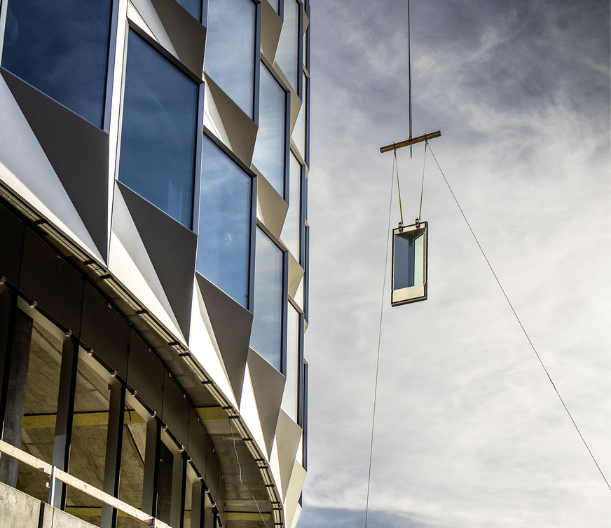 Die vandaglas GmbH stattete die Module mit dem Tageslichtglas SGG Eclaz sowie dem Sonnen­schutzglas ­Cool-Lite SKN&nbsp;176 aus­, ­welches eine natürliche Lichtwirkung und einen seht guten Sonnenschutz erzielt.