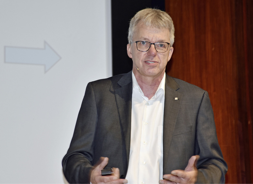 ift-Institutsleiter Prof. Jörn Lass hat auf den Fenstertagen in Rosenheim das neue Label Klima.Sicher.Bauen ­vorgestellt.