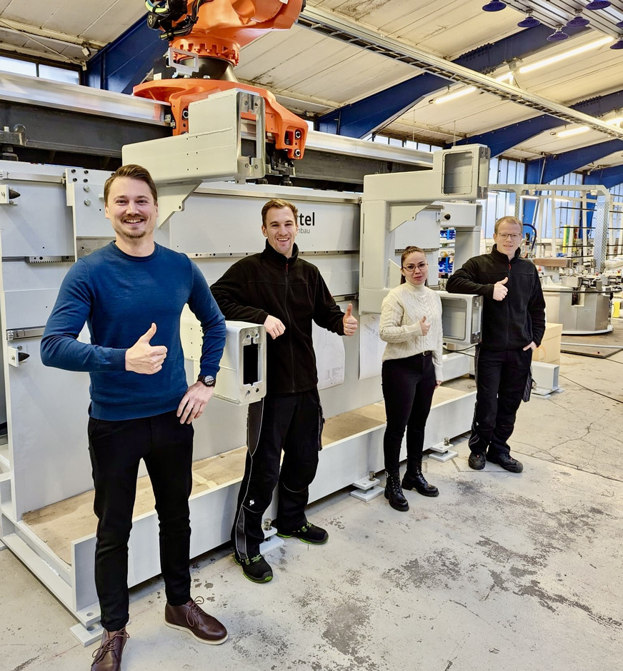 Vier Neue für Bielefeld – auch am Maschinenbau-Standort der Waldemar Knittel Glasbearbeitungs GmbH haben sich die Spielräume vergrößert.