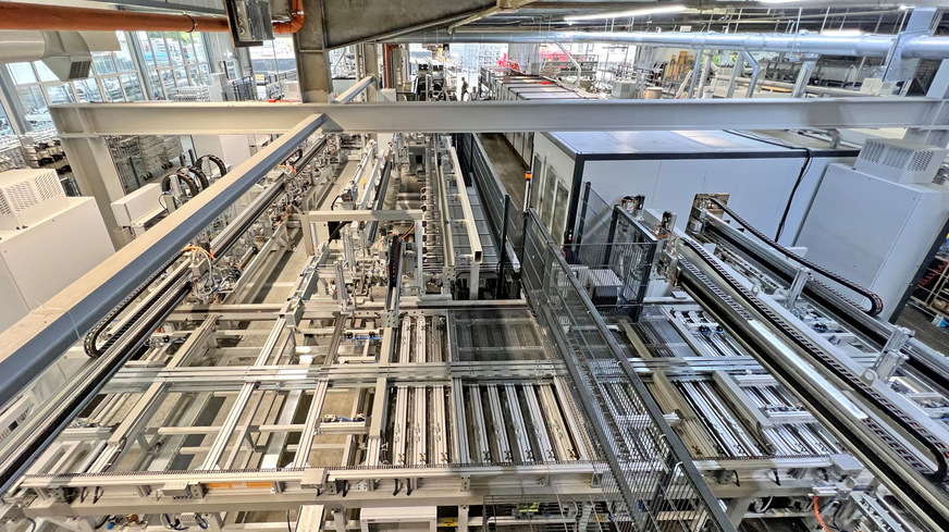 Das Unternehmen produziert täglich mehr als 500 Fenstereinheiten in den Fertigungswerken in Herzogenrath und in Neuhardenberg bei Berlin.