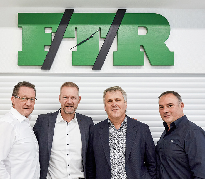 Von links im Bild: Matthias Bellstedt (Roto Lean Management), Jörg Sündermann (Roto Vertriebs­leiter Nord), ­Thomas Rösler (Geschäftsführer FTR), Ingo Günthel (Roto Kundenberater)